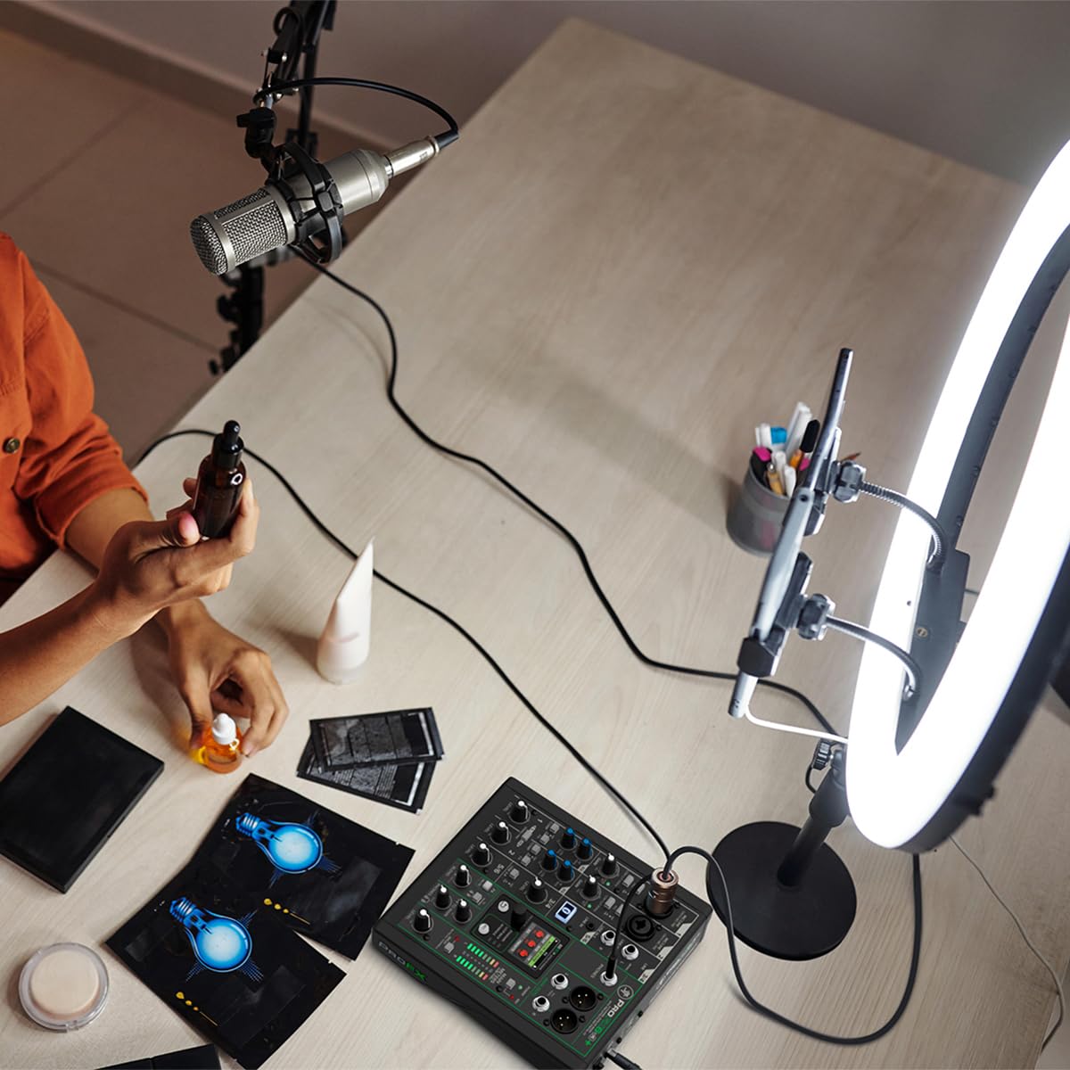 Mackie Mixer analogico a 6 canali serie ProFX6v3+ per registrazioni di qualità da studio e live streaming con modalità FX avanzate, registrazione USB e Bluetooth
