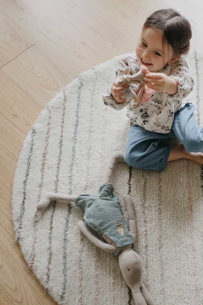 Lorena Canals Woolable Kids Rug Arona in Color Sheep White. Children Room, Nursery, Living. Handmade in Round Shape. Natural Short Pile Wool and Non-Toxic Dyes. Size: Ø4'