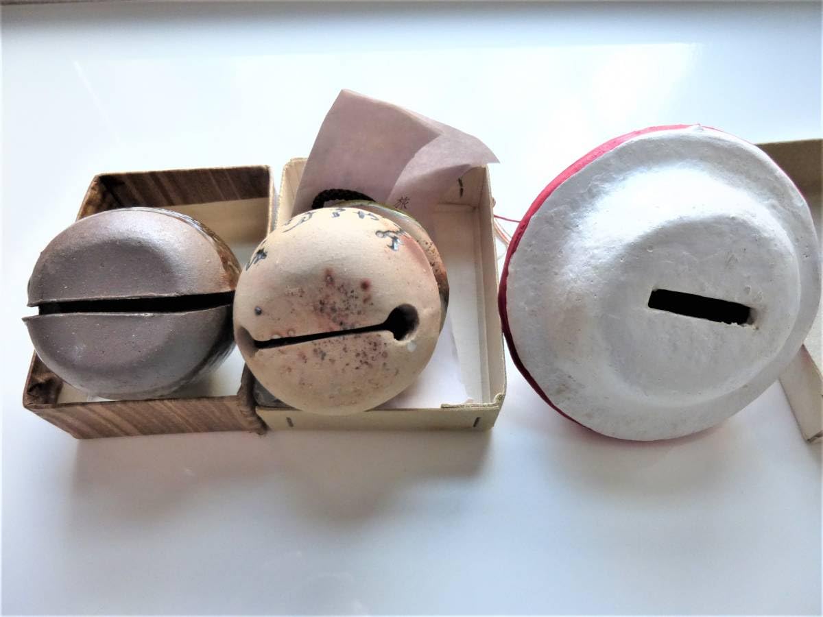 【昭和時代の全国の土鈴】107個　鋳物鈴他34個　まとめ売り 外国の方へお土産♡ 昭和レトロ 陶器製 焼物 おたふく ひょっとこ 鈴 土鈴