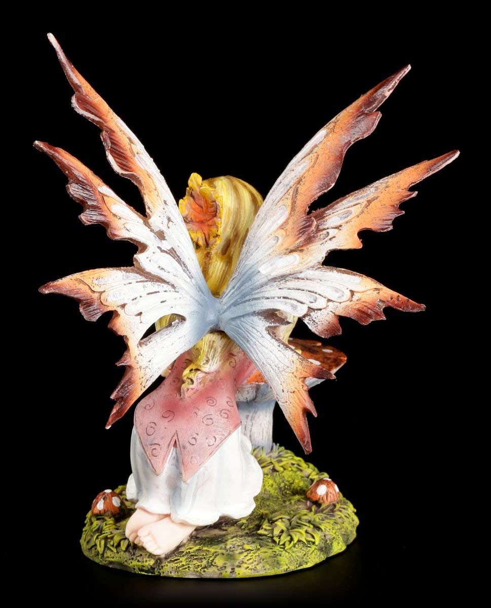 Figuren Shop GmbH Kleine Elfen Figur lehnt Sich an Fliegenpilz - Fee Fairy Fantasy