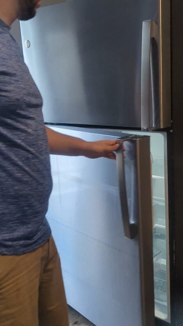 GE 28" Top Freezer Refrigerator REVIEW!