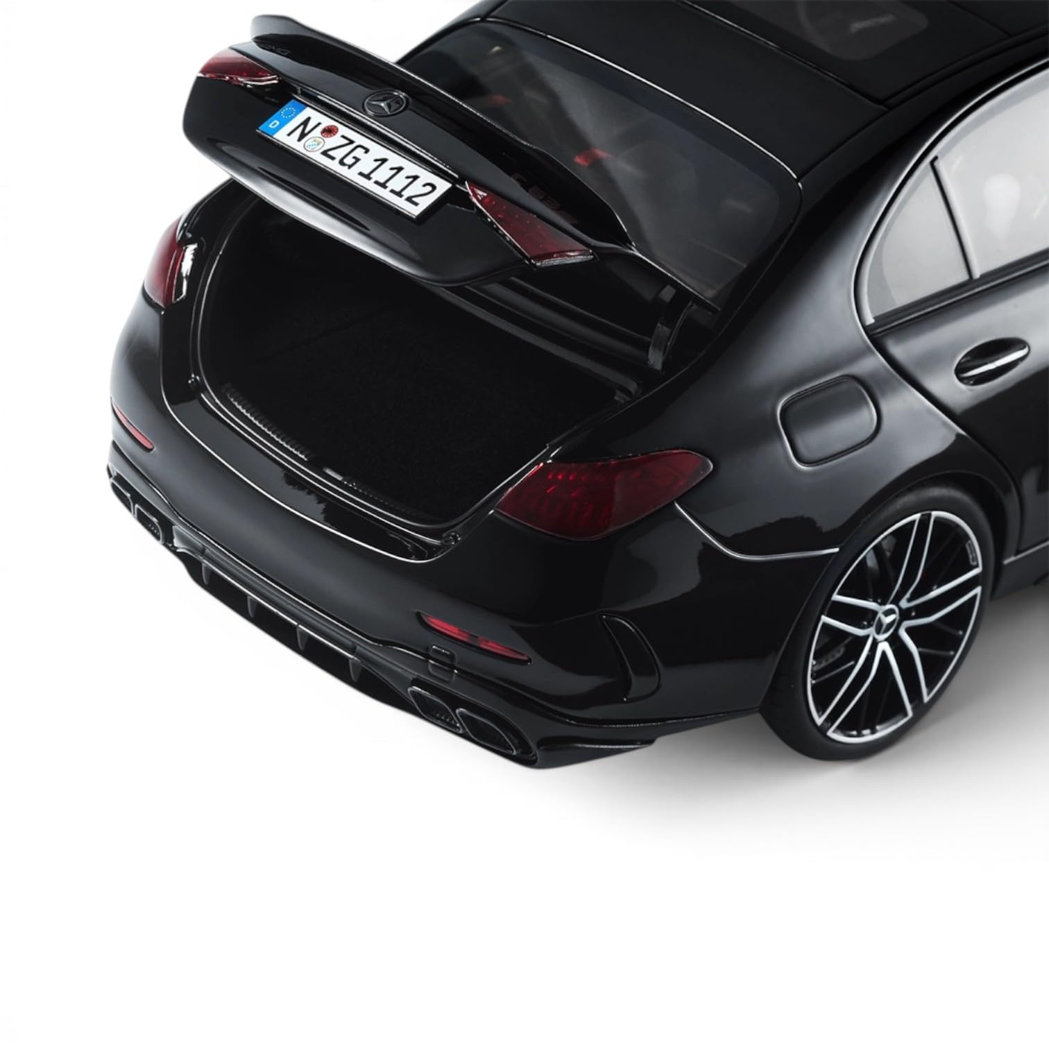Mercedes‑AMG C 63 S E Performance 1:18 Modellauto | Hochwertiges Diecast Sammlermodell aus Metall, detailgetreue Performance‑Sportlimousine mit öffnenden Teilen
