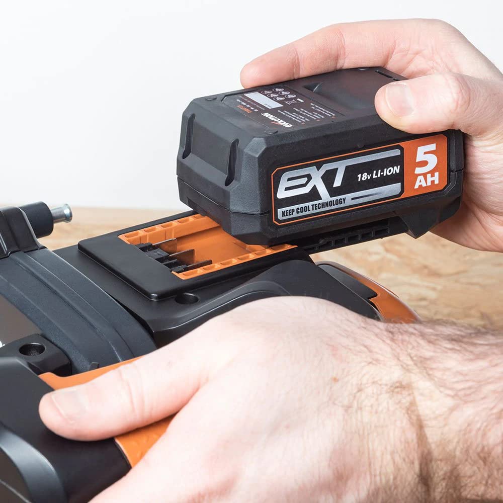 Evolution Power Tools, Bloc batterie lithium ion, Protection contre les surtensions et les sous-tensions, Témoin de charge de la batterie, Connecteur compatible Erbauer EXT, Grandes, 5 Ah, 18 V
