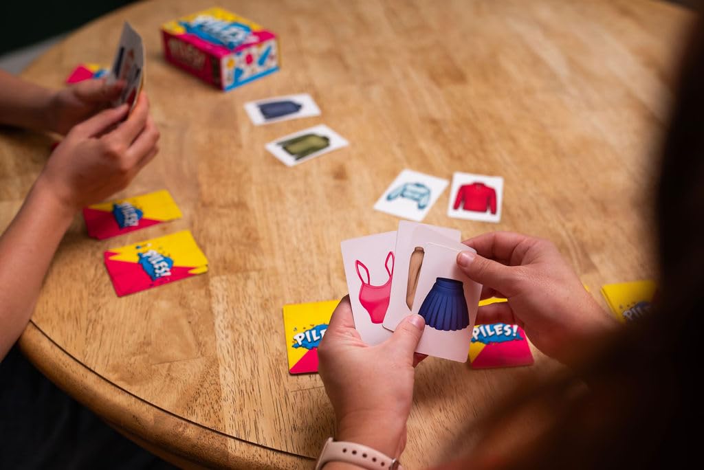 Asmodee Juego de cartas Piles! - Juego de acción rápida para 2-8 jugadores