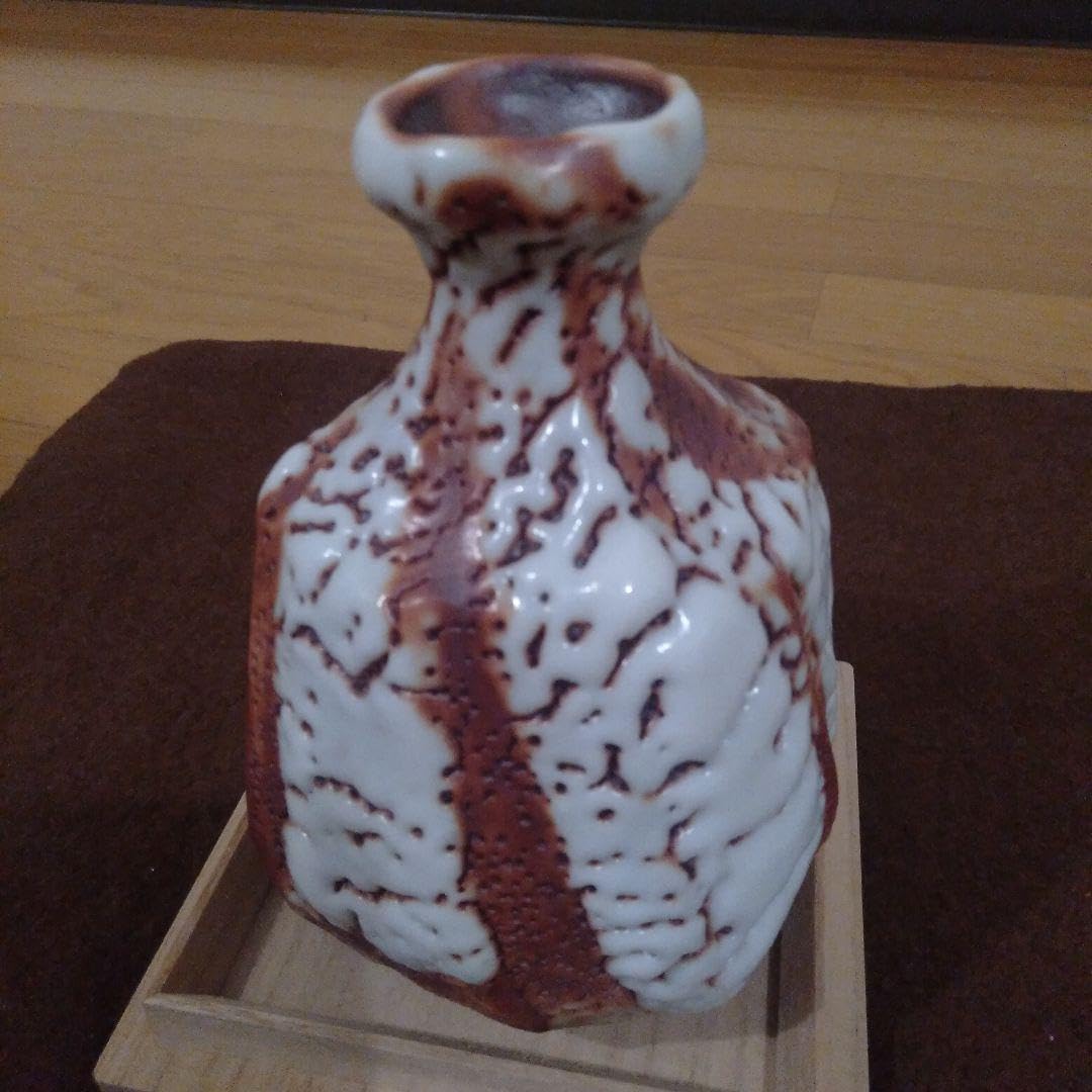 美濃陶器志野焼　加藤豊久・酒器：徳利 美濃陶器志野焼 加藤豊久 酒器：徳利 ※海外発送の場合、木箱