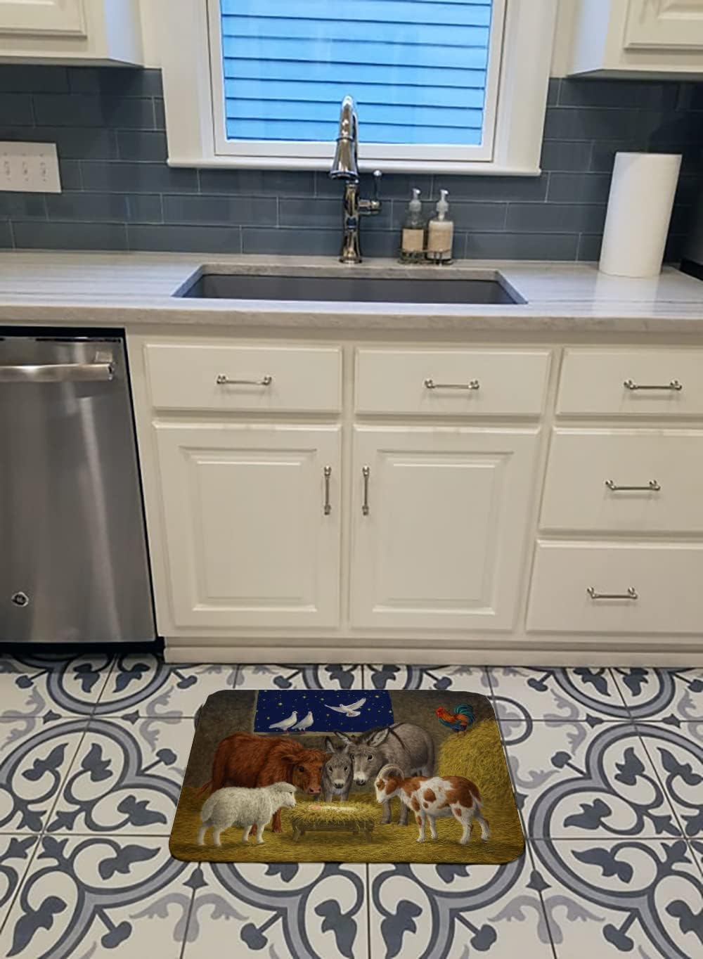 Caroline's Treasures ASA2205RUG Animals at Crib Nativity Christmas Scene Machine Washable Memory Foam Mat, Bathroom Rug, Non-Slip Bath Mat, Durable Thick Washable Rugs for Kitchen, Bathroom Quick Dry,