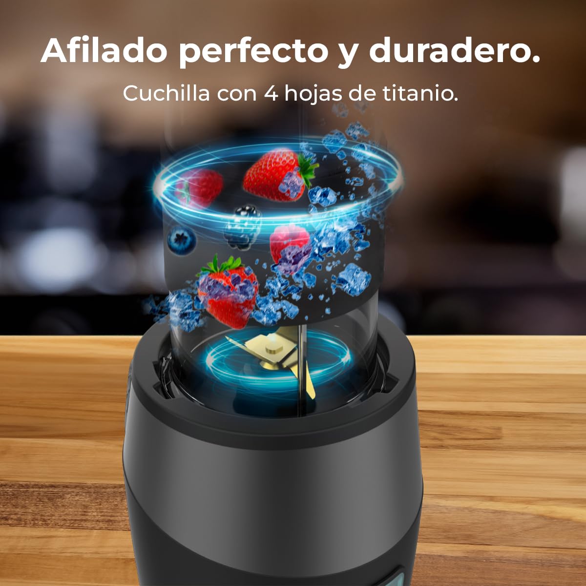 Cecotec Batidora de Vaso Individual Power Titanium 900 ProGo Hand Juice. 900W, 4 Cuchillas Titanio, Pica Hielo, Botella Sport 570ml, Agarre Ergonomico, Tapón Plegable, Asa de Silicona