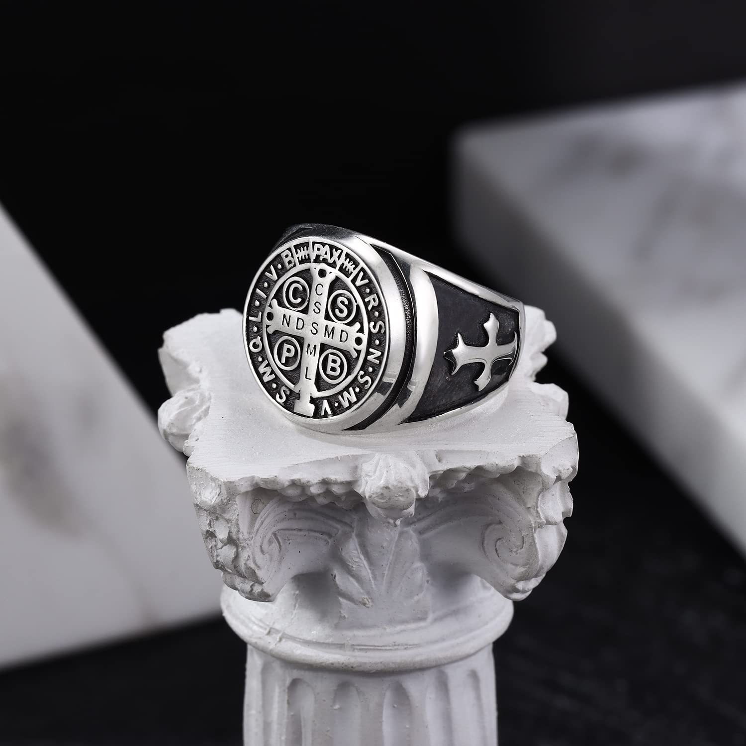 Anello con Sigillo in Argento Sterling 925 Anello Uomo Anello di San Benedetto Croce Anello Amuleto Religioso Religioso Regalo Gioielli Fede Cristiana per Uomo Donna