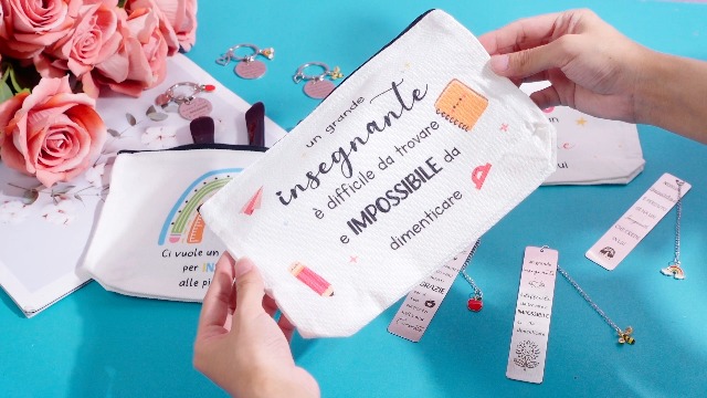 Xuniea Set Regali Per Maestre Include Borsa Cosmetica Segnalibro Grazie Per Maestra Penna Grazie Per Avermi Aiutato A Crescere Portachiavi Regalo Personalizzato Per Insegnanti Ritorno A Scuola