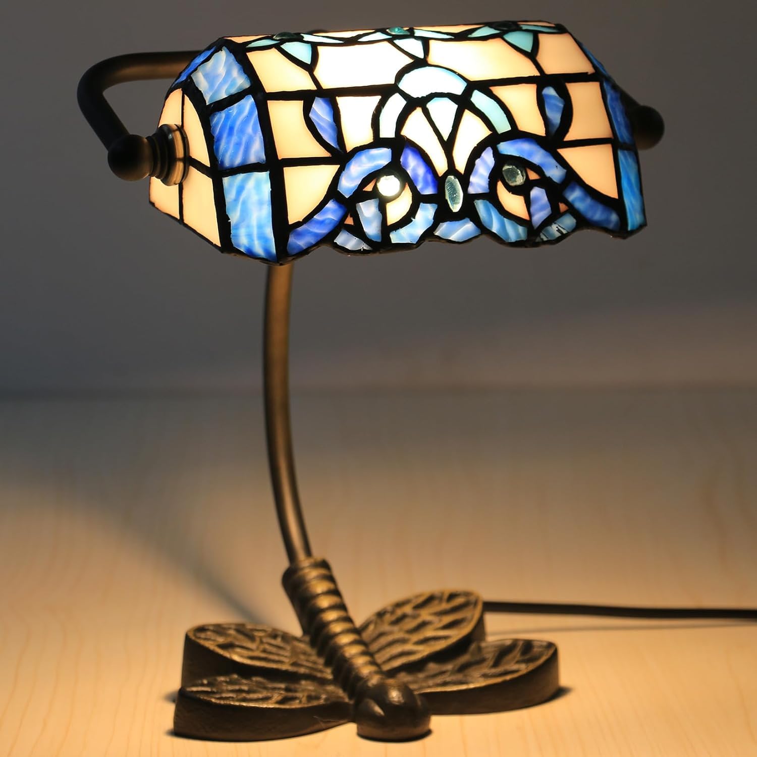 Tradycyjna lampa stołowa w stylu Tiffany Piano Banker Biurko Lampa stołowa 10 cali z gniazdkiem prądu przemiennego Brązowa sztuka kwiatowa Szklany klosz Wystrój do sypialni Dom Nocna szafka nocna Biu