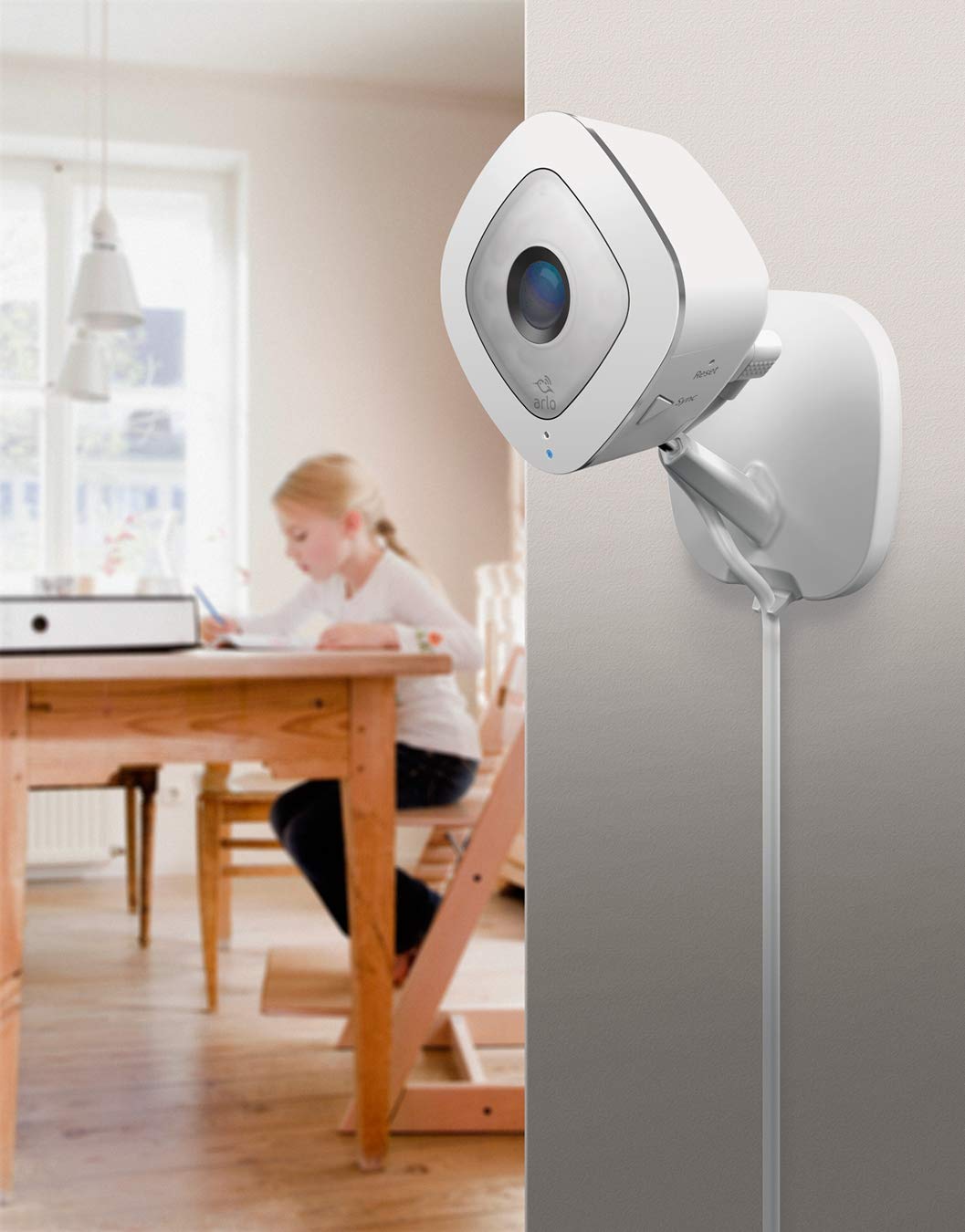 Arlo Smart Home - Cámara de Seguridad Full HD (sin Cables, Uso en Interiores/al Aire Libre con visión Nocturna), Blanco - Modelo inglés