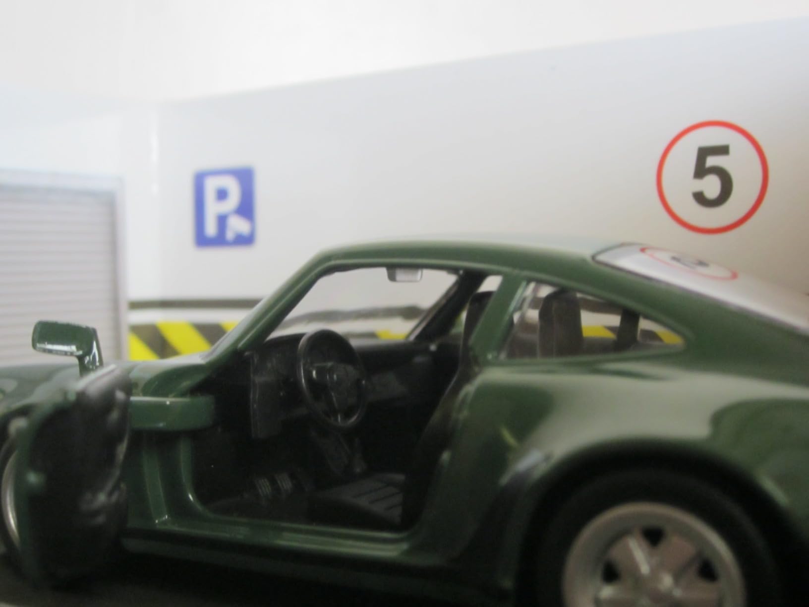 TOKAXI Modèles de voitures Porsche 911 Trubo 1978 à l'échelle 1/36 - Véhicules à tirer vers l'arrière - Voiture jouet Porsche 911 - Cadeaux pour garçons et filles