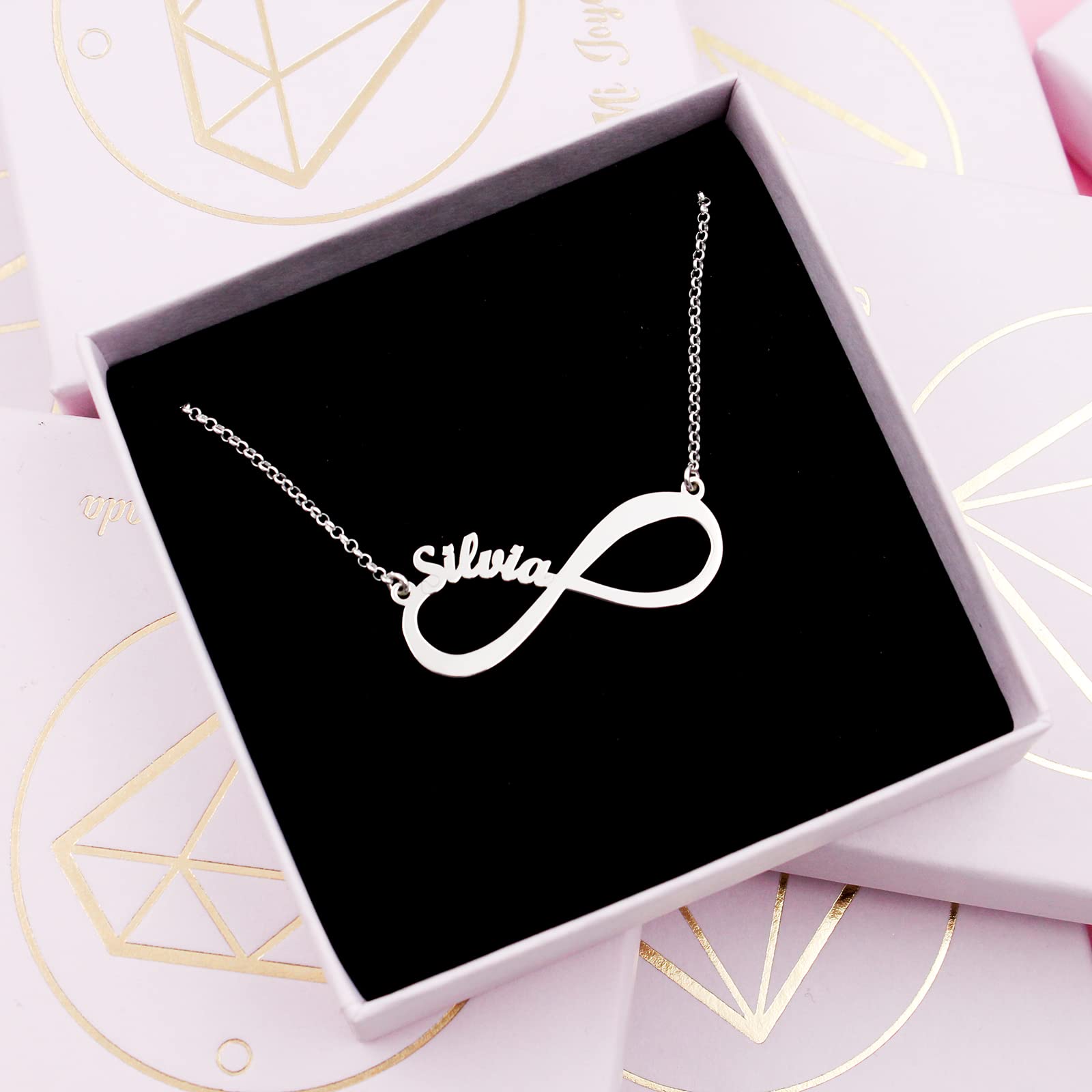 Collar Infinito personalizado plata de ley - Colgante con hasta 4 nombres - Regalo original para novia, mujer o madre donde incluir nombres de la familia