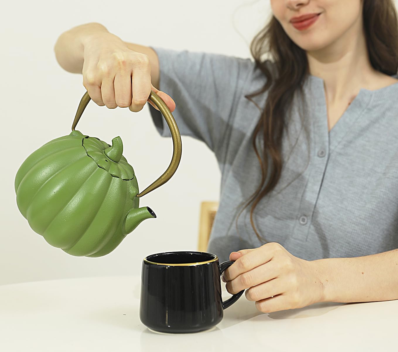 VICSKY Tetera de hierro fundido de calabaza (40 onzas/1200 ml), bonita forma de calabaza natural, tetera de hierro fundido con revestimiento esmaltado para hojas de té sueltas, apta para estufa (verde