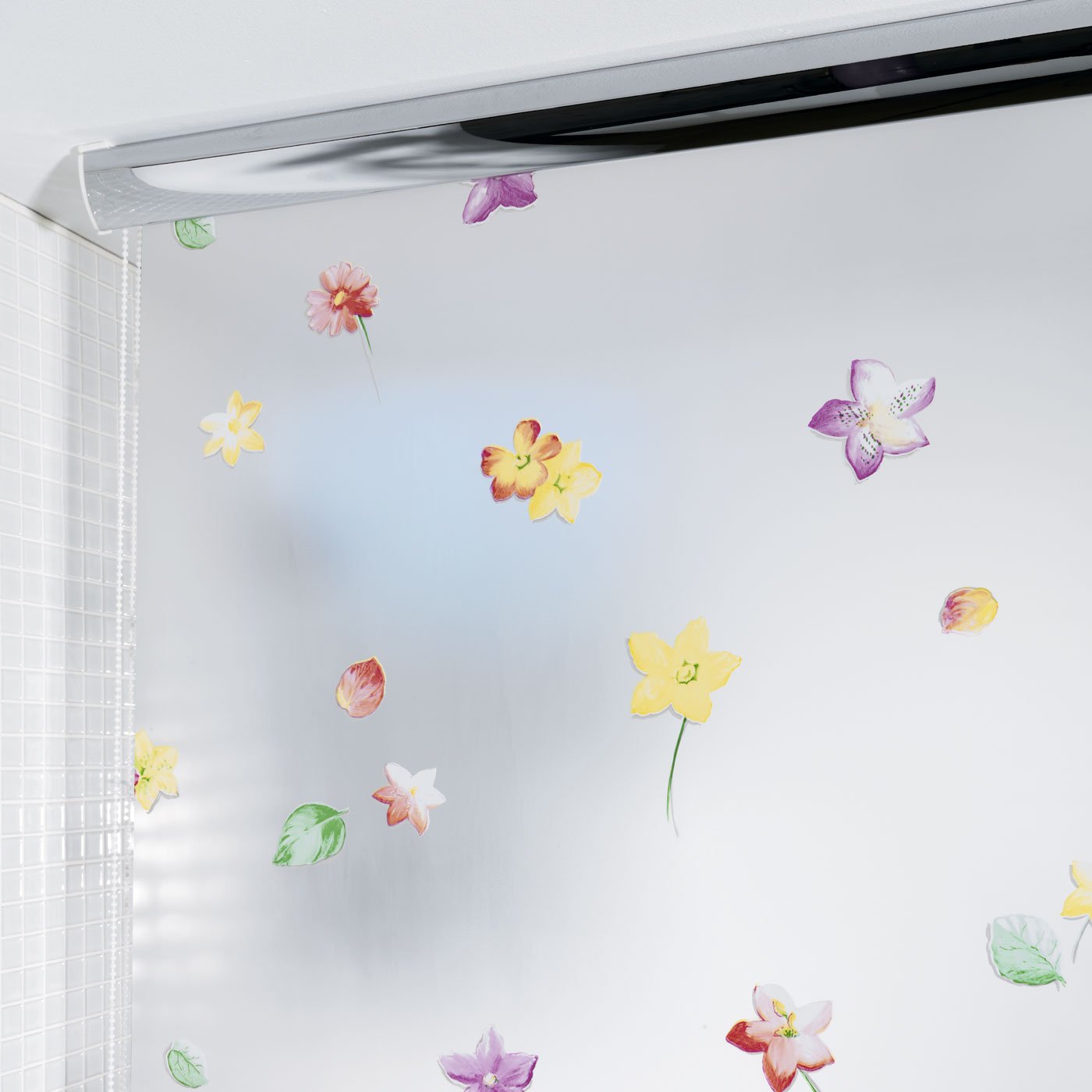 Spirella Modernes Duschrollo Duschvorhang mit Kassette | schnelltrocknendes Rollo für Dusche und Badewanne | bis zu 240 cm Länge ausziehbar | 140 cm breit