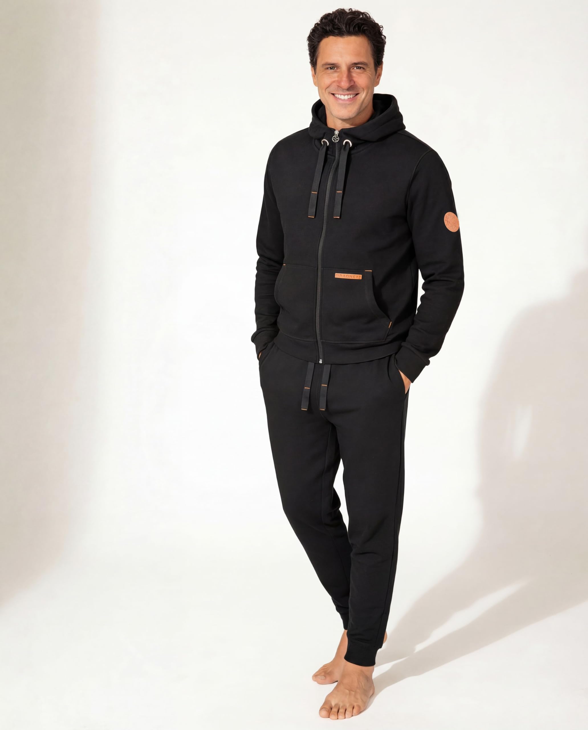 Kuscheliger Jogginganzug Sportanzug Trainingsanzug Herren leather edition (2-tlg) mit Kapuze Bio-Baumwolle