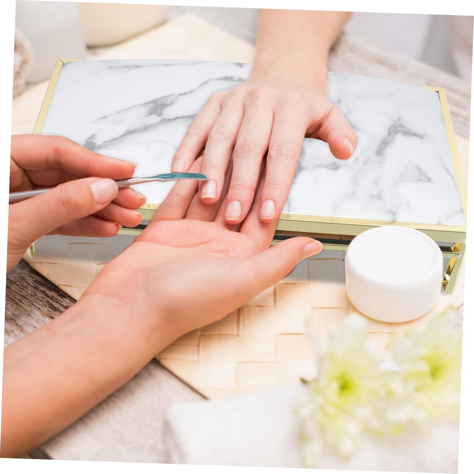 Cuscino Poggiamano Manicure in Pelle e Metallo Bianco | Poggiapolso Portatile per Salone, Supporto per Riposo della Mano, Accessorio per Nail Art