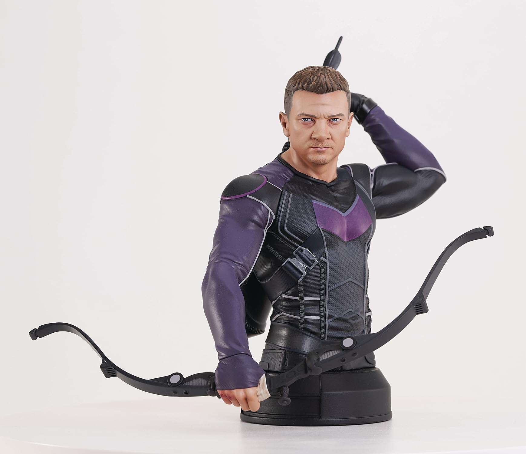 ★アベンジャーズ　HAWKEYE 1/6スケールフィギュア Amazon.com: Marvel Disney+ Hawkeye 1:6 Scale Bust : Toys & Games