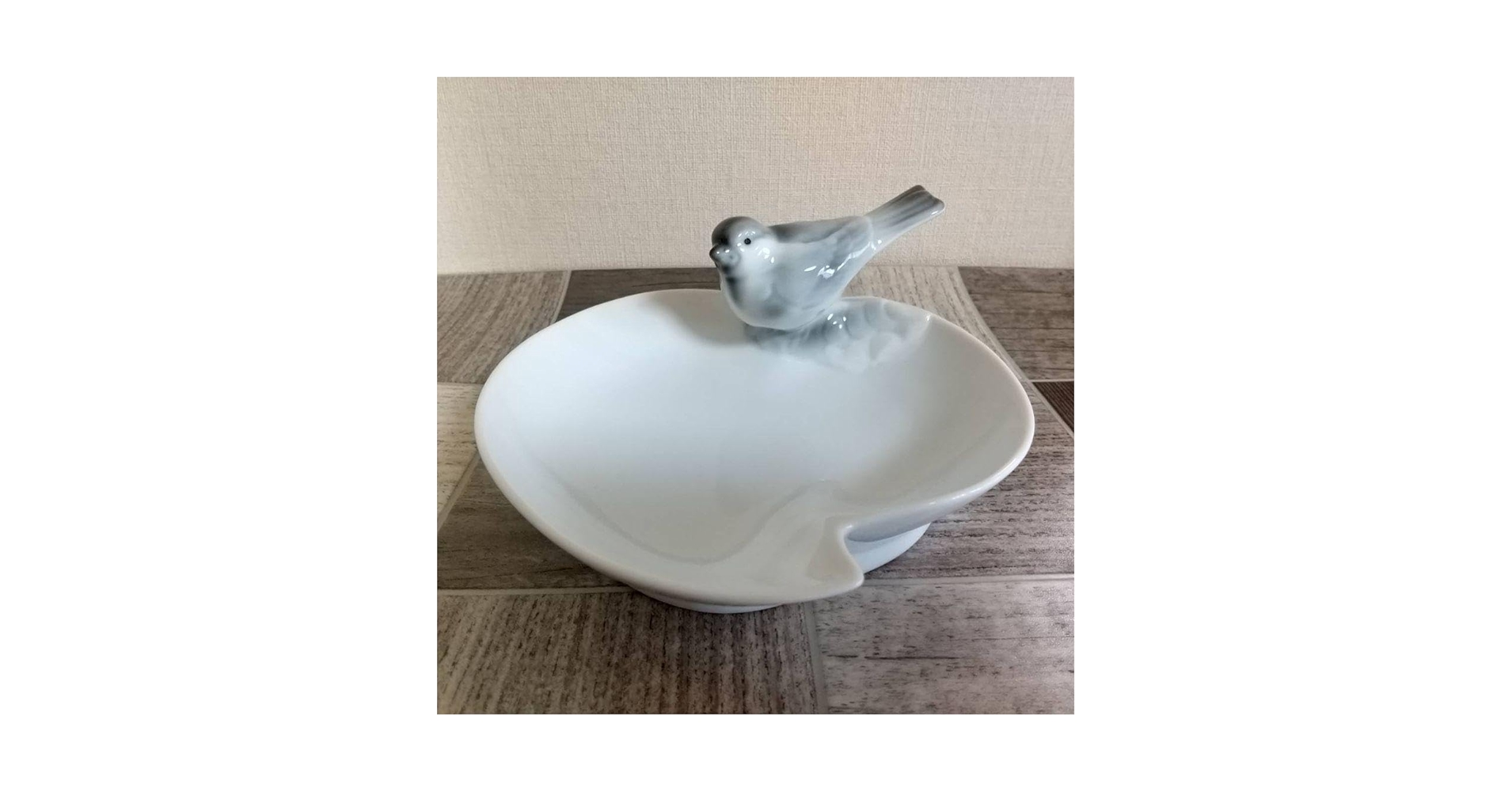 深川製磁　箱付き 彫刻皿 釉彩小鳥 雀 最終お値下げ【美品 名品】深川製磁 釉彩小鳥 彫刻皿 雀 鳥 小皿