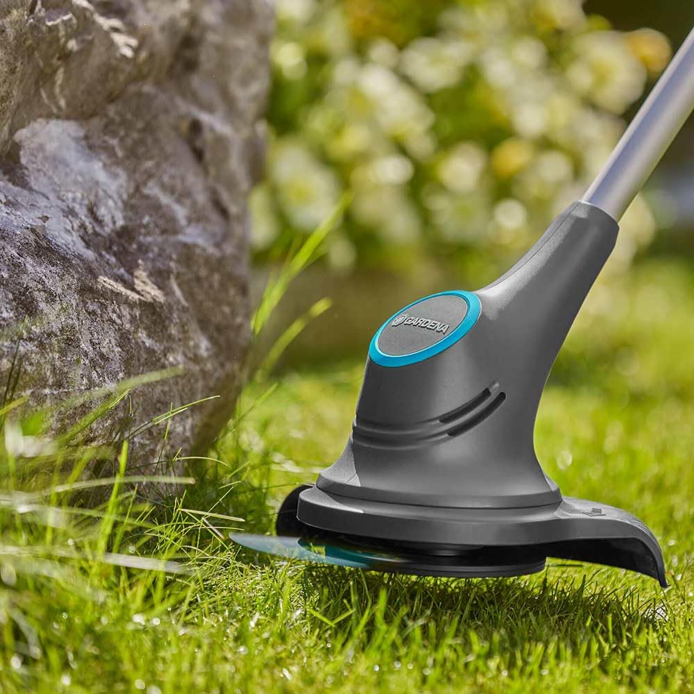 Gardena Recortadora batería SmallCut 23/18V P4A sin Bat.: Recortadora diámetro Corte 230 mm, Mango ergonómico, bajo Peso, diámetro Integrado de Corte (14702-55)