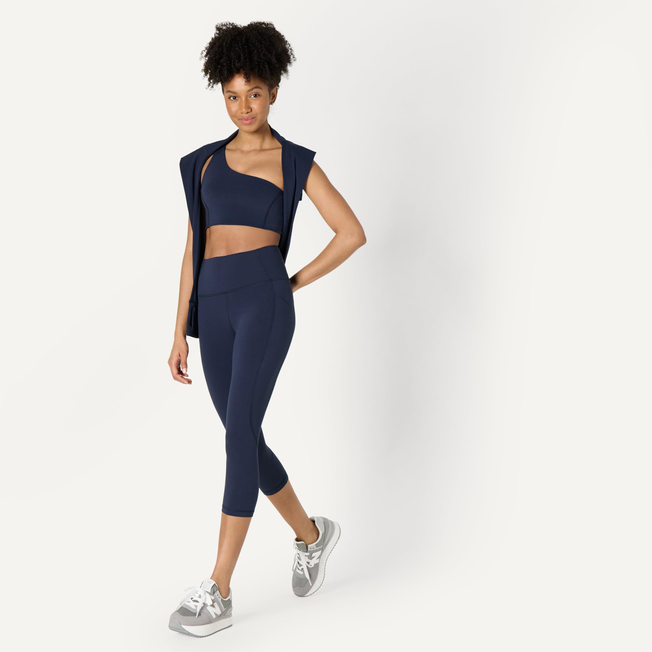 Amazon Essentials Leggings Tecnici per Yoga e Allenamento in FormFlex Morbidissimo, a Vita Alta, Pantaloni Capri, Interno Gamba 48,3cm Donna