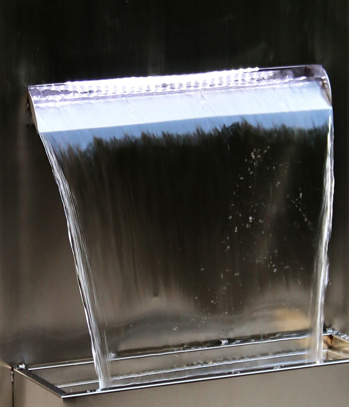Dehner Gartenbrunnen Dallas, Terassenbrunnen frostbeständig, Brunnen für Außen, mit LED Beleuchtung, ca. 89 x 46 x 44 cm, Edelstahl, Silber