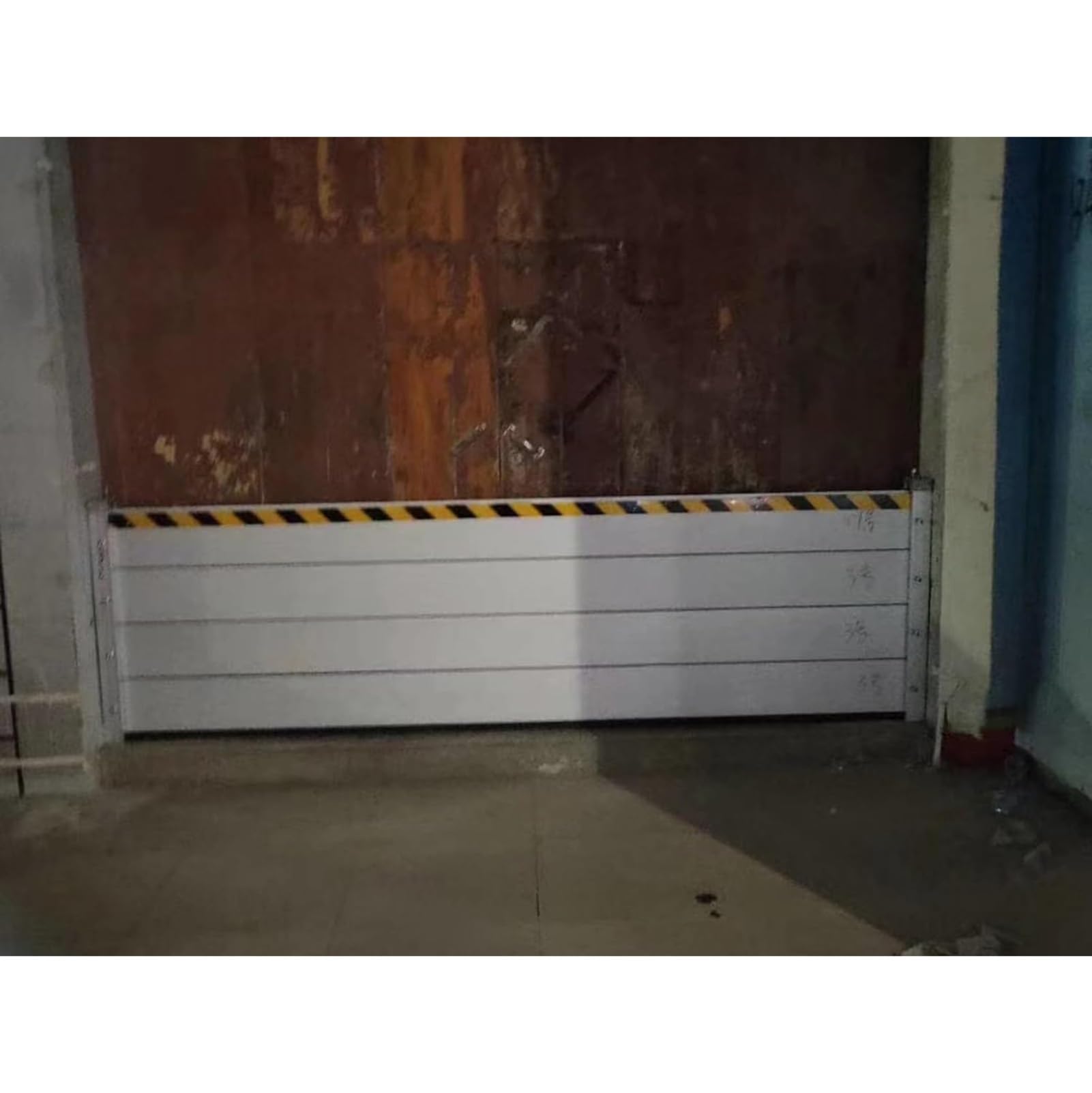 Barrière anti-inondation en aluminium robuste pour protection de garage et sous-sol