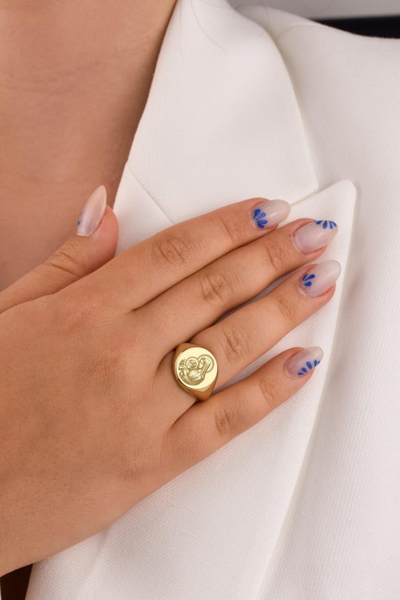Bague Vierge Marie en argent sterling 925 | Plaqué or | Chevalière ronde 14 x 14 mm | Taille de l'anneau : 5-12,5 US | Avelaibal | WDRG_0025