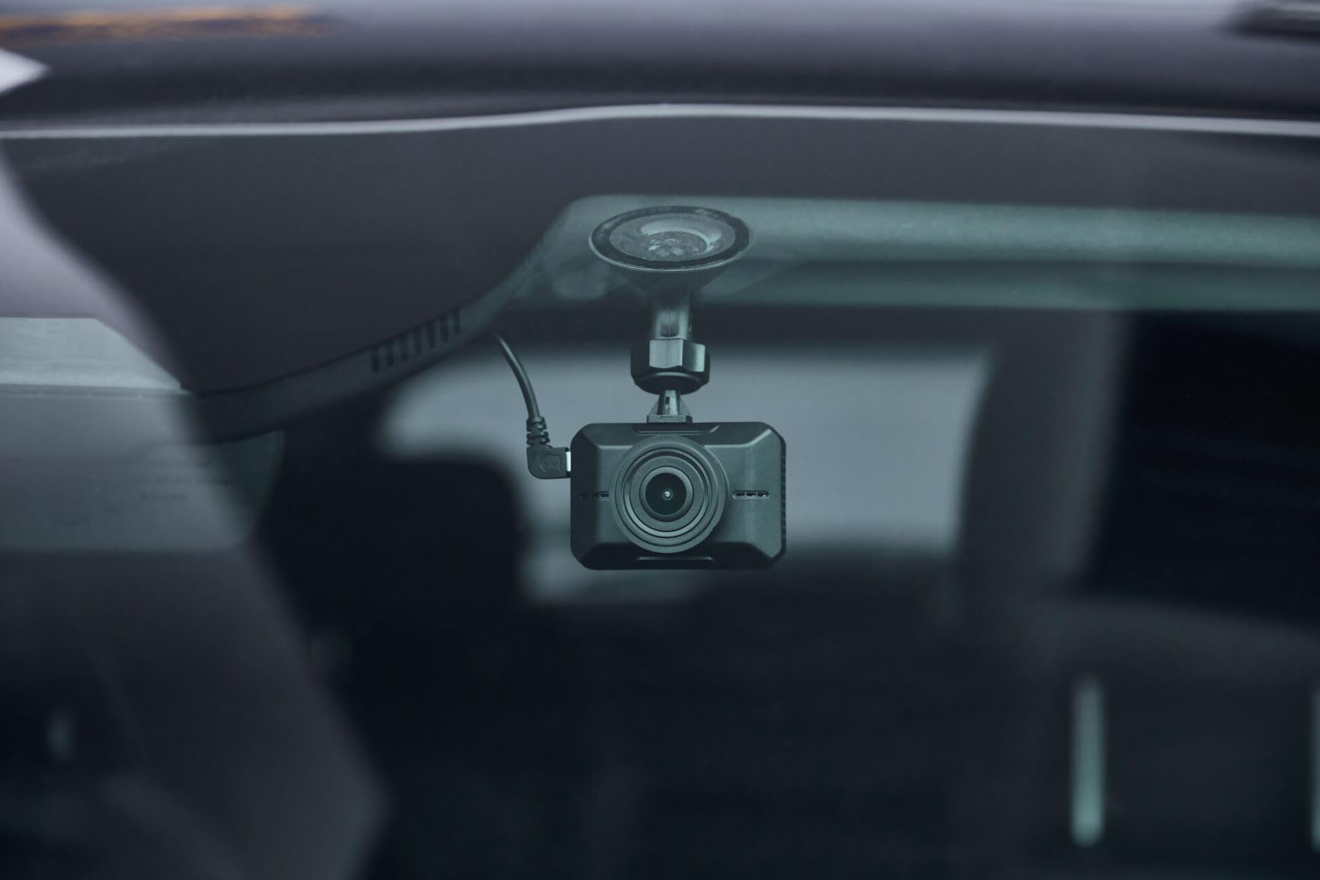 OSRAM ROADsight 1500 Dashcam, 1080p HD, 2-Zoll-Display, 110° Weitwinkel, G-Sensor, 30 fps, Micro-SD-Kartensteckplatz