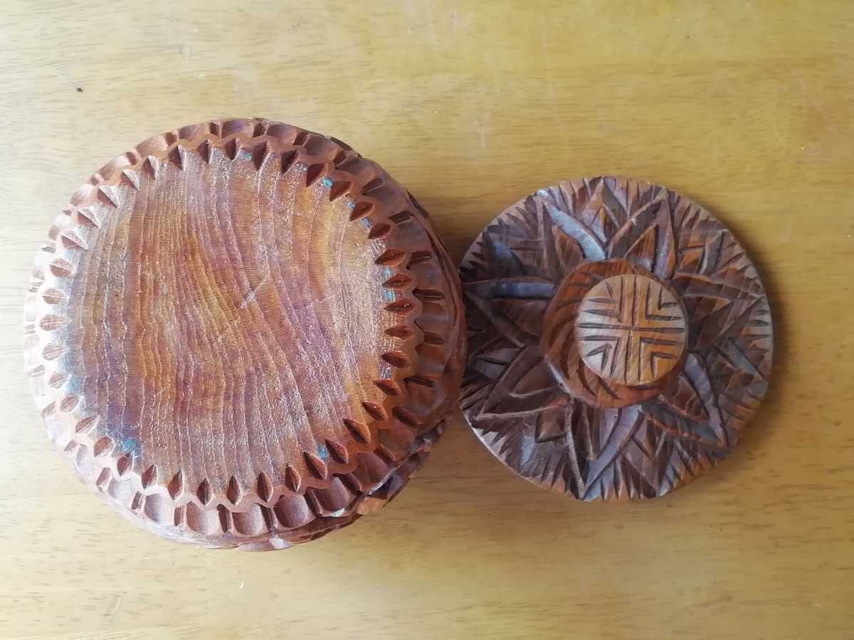 Amazon.co.jp: 木製木彫り小物入れお菓子入れインテリア彫刻