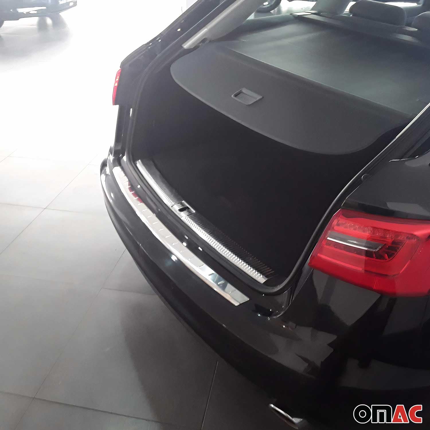 Protection Seuil De Coffre Pour Audi Q5 FY (2017-2024) - Acier Chromé, Installation Adhésive Sans Perçage - 8