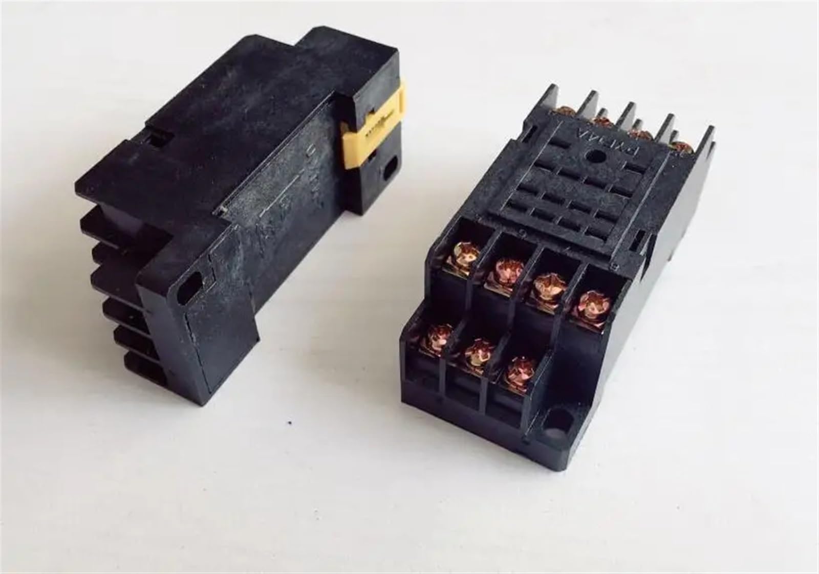 Base PYF14A à connexion stable pour relais intermédiaire - 4