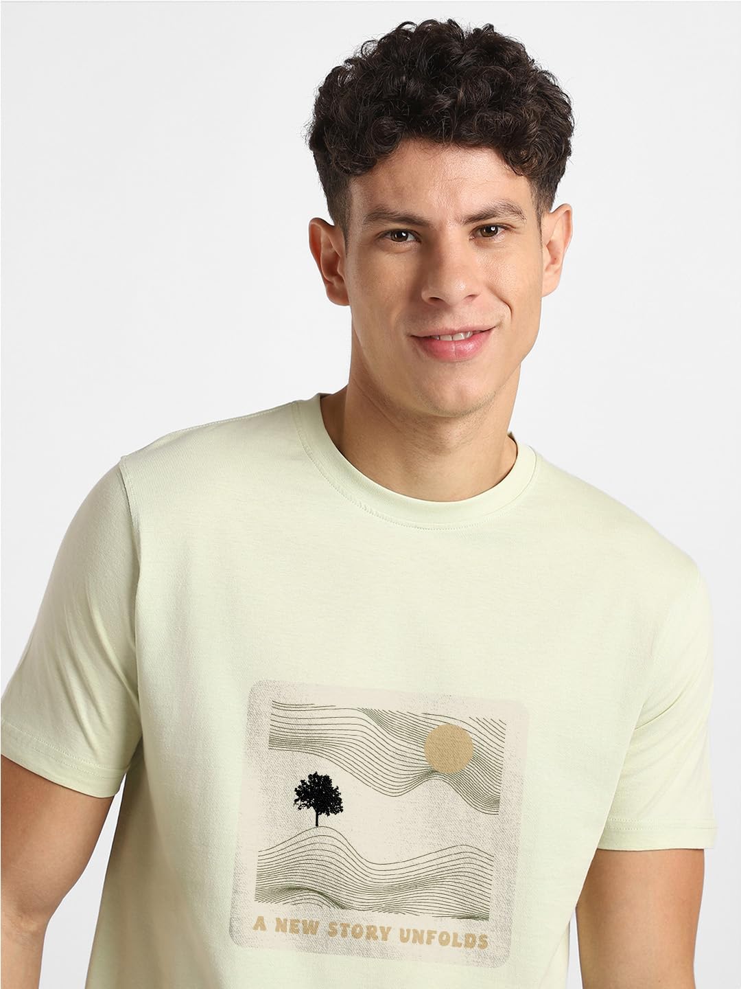 NOBERO Camiseta de algodón con estampado gráfico de ajuste regular para hombre