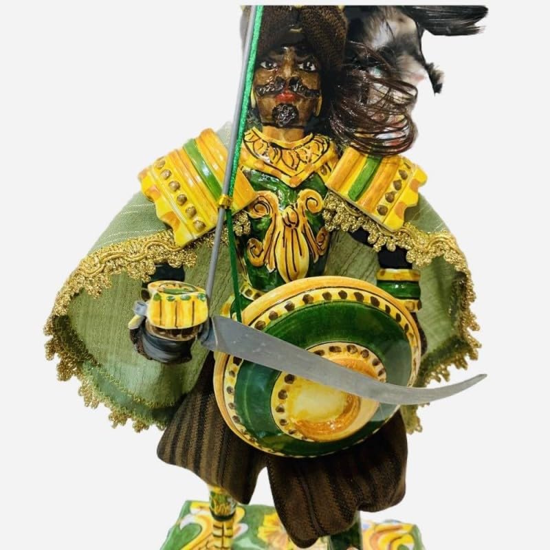 SICILIA BEDDA CAPACI Sizilianische Marionette, Paladin aus Caltagirone-Keramik – karolingische Linie – Sockel aus Lavastein – SARACENO – 55 x 20 cm