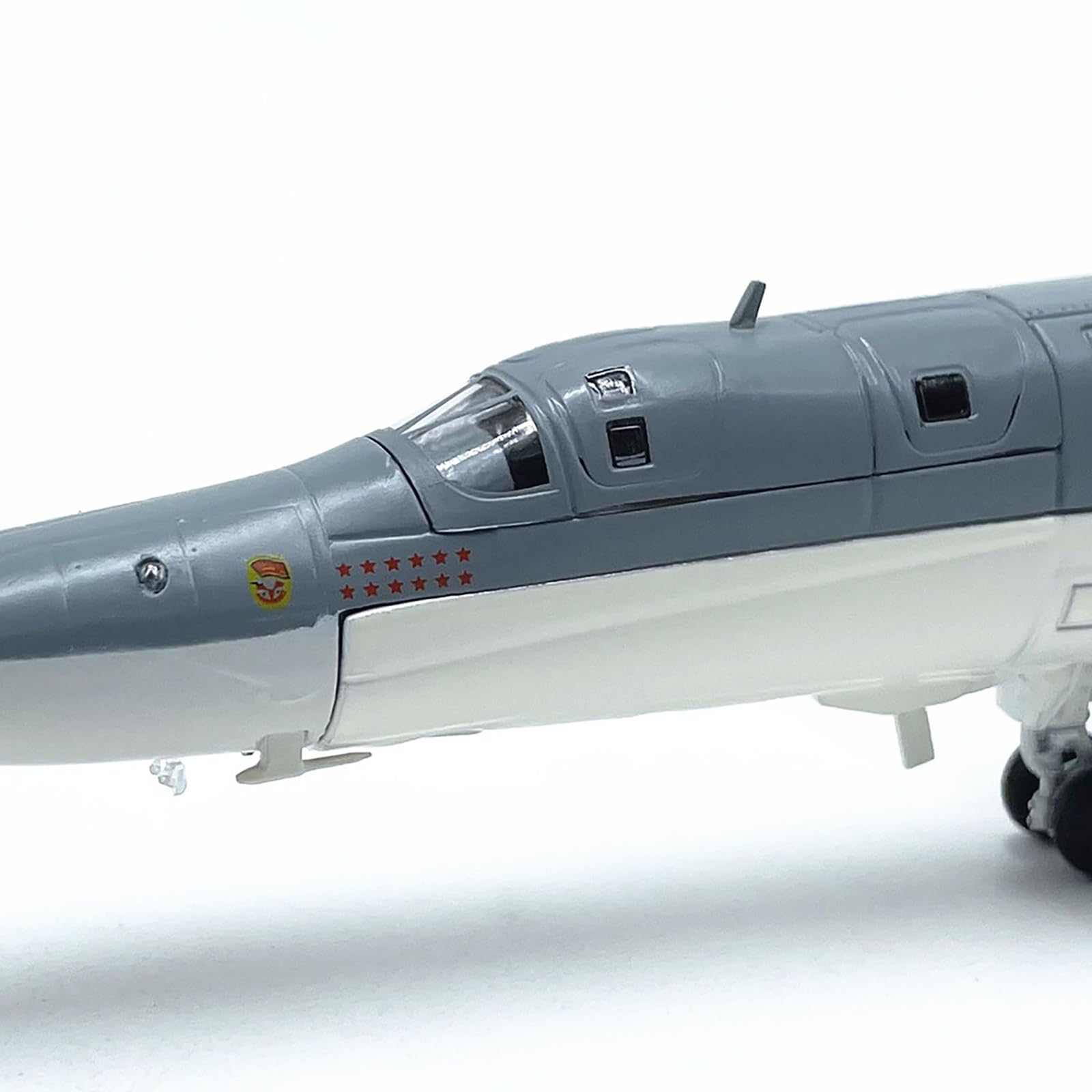 Amazon.co.jp: 1/144 ロシア TU-22M3 バックファイア航空機模型、ダイ 
