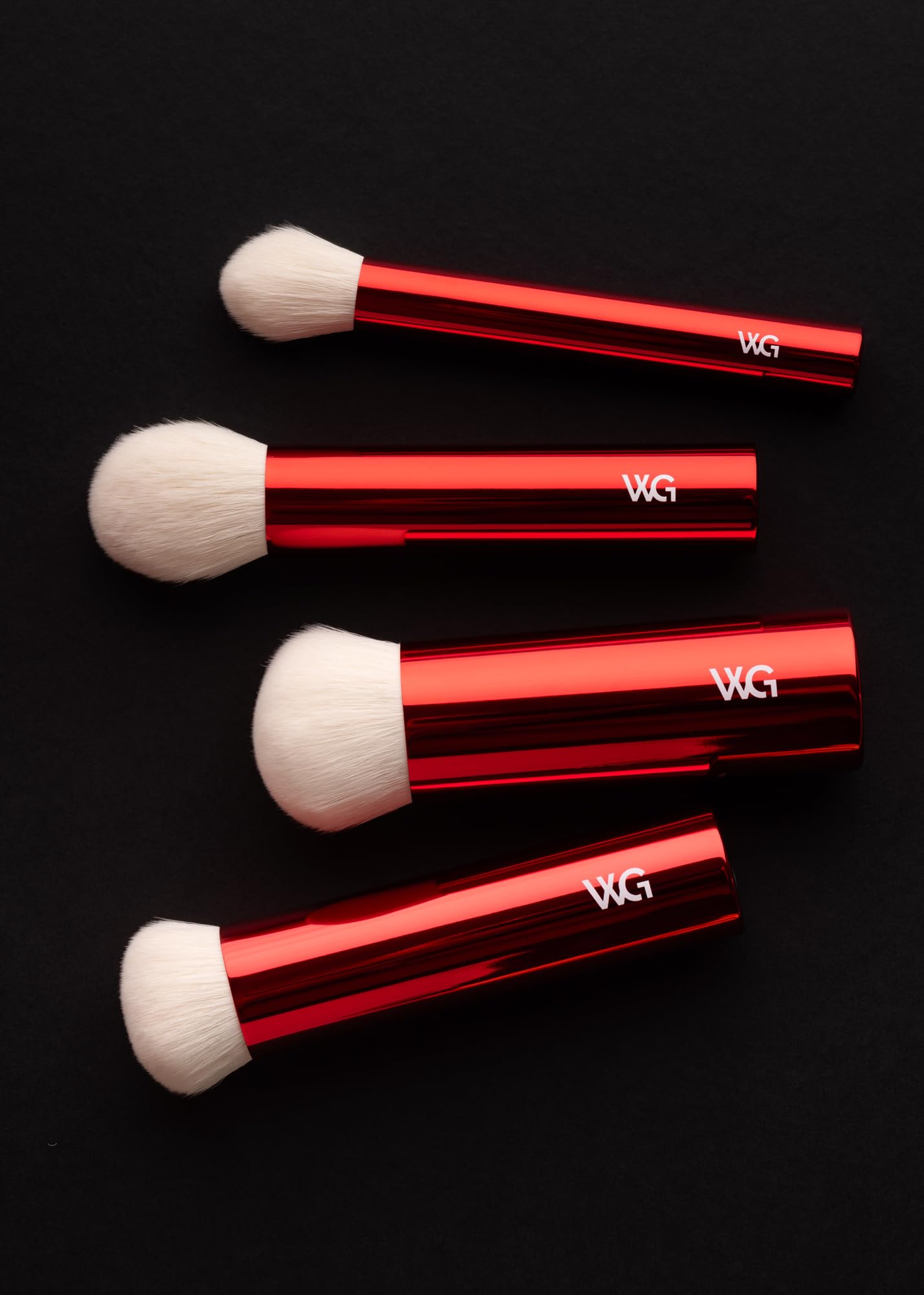 Wayne Goss Holiday Collection Lot de 4 pinceaux de maquillage synthétiques à manche compact dans une boîte cadeau