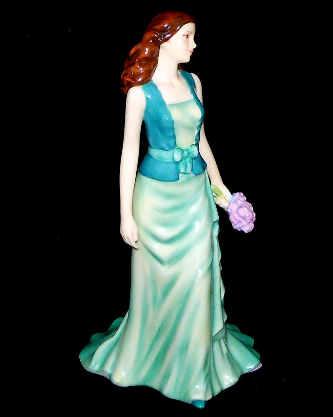 Figurine Royal Doulton Pretty Ladies – Loving Thoughts HN5266, Porcelaine