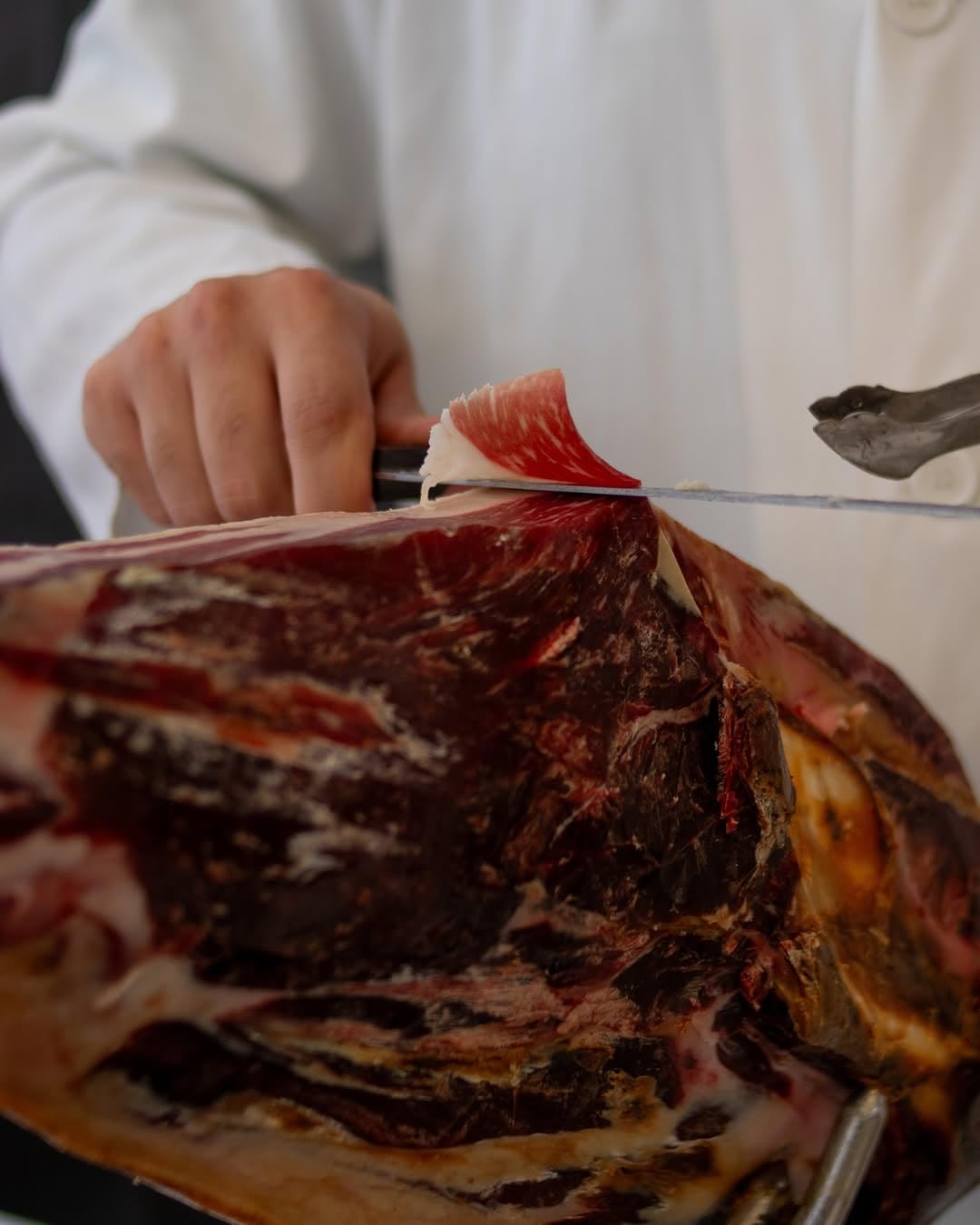 Jamón 100 % Ibérico de Bellota – MONTJAM Etiqueta Negra- Pieza entera de 48 meses de curación natural – Alimentación natural y tradicional