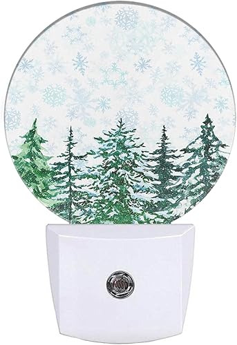 EKOBLA Winter Wonderland - Luz nocturna enchufable con forma de copos de nieve que caen en el bosque de pinos verdes, lámpara de noche LED con