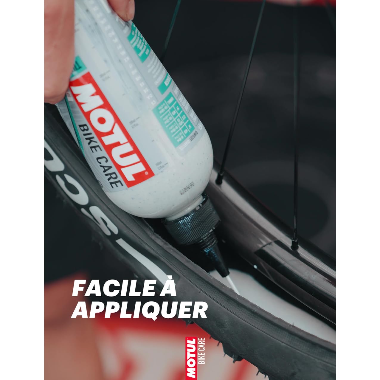 Motul - Liquide Préventif Anti-Crevaisons VTT Tubeless - Pneus Sans Chambre à Air - Petites et Moyennes Crevaisons - Compatible VTT Électriques - Bike Care Tire Sealant Off Road - 500 ml