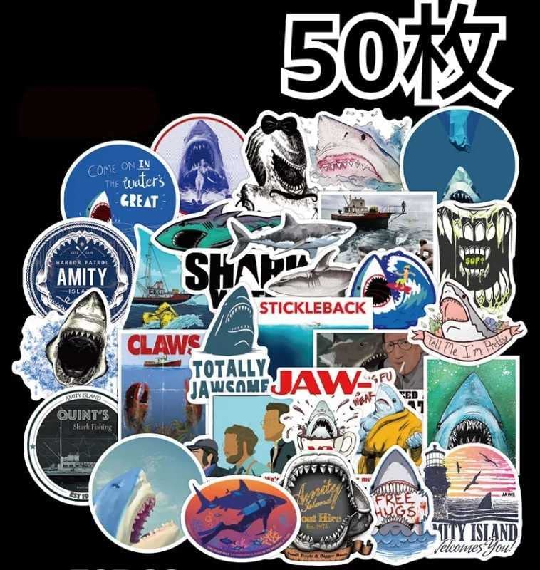 JAWS　シールステッカー　誕生日プレゼント　USJ　インテリア　ハリウッド　鮫 Amazon.co.jp: ジョーズ JAWS サメ 誕生日プレゼント ステッカーシール