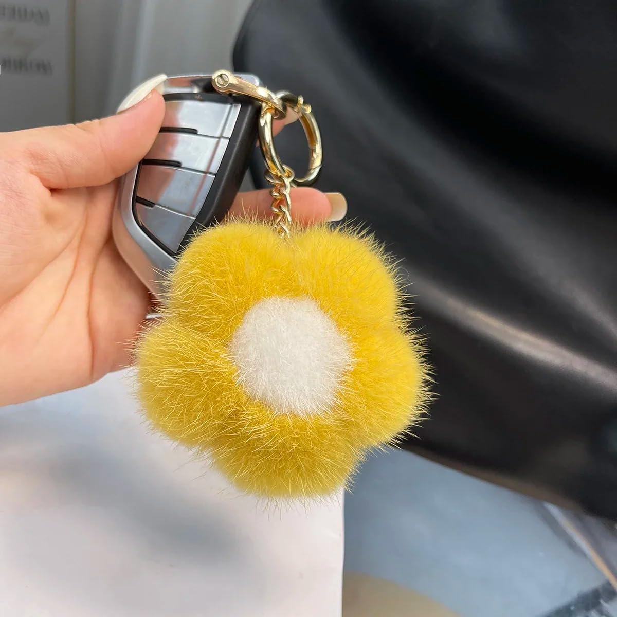 Fluffy Flower Keychain for Bag Purse Car Key, Faux Fur Fashion Keyring for Girls Women Pendant Accessories