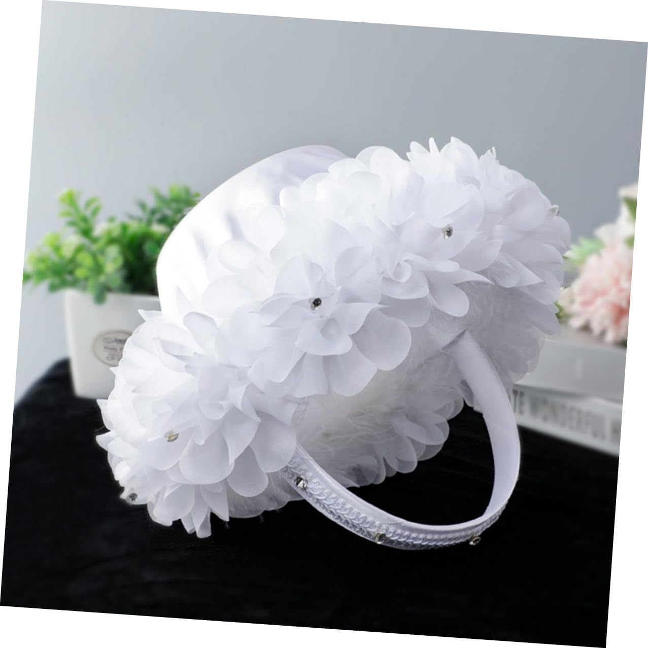 BESTYASH Cream Petal Flower Girl Basket Wedding Basket Rustic Handheld for Bridesmaid Ceremony Supplies Party Decoration