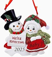 Vista 3 de Kurt Adler Snowcouple Estamos esperando adorno familiar de resina