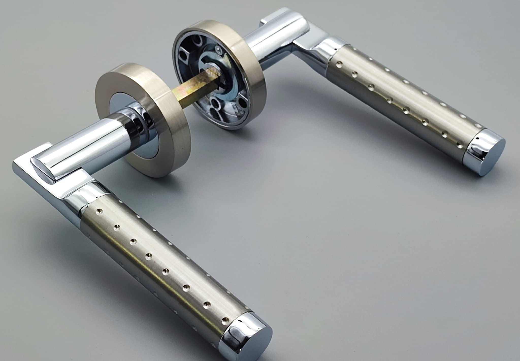 Set Maniglie Zama Cromate 184x40mm - Passo 160mm - Con Viti Incluse - Confezione Da 5 - Foto 2