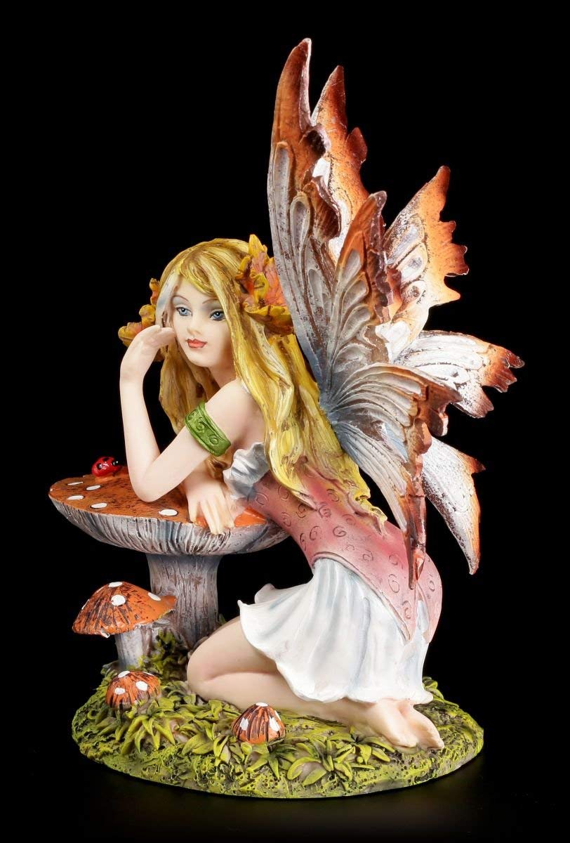 Figuren Shop GmbH Kleine Elfen Figur lehnt Sich an Fliegenpilz - Fee Fairy Fantasy