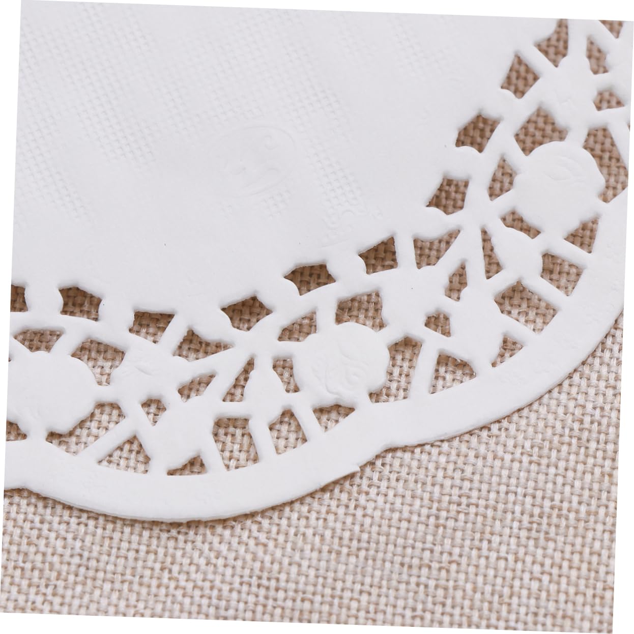 FUNOMOCYA 100pcs Oil-absorbing Paper Doilies Cake Paper Pads for Wedding Tableware White Lace Doilies (grain Style)