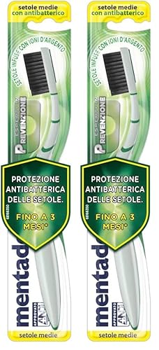 Mentadent Spazzolino P Antibatterico, Spazzolino Medio, con Setole Infuse di Ioni d'Argento, Protezione Antibatterica delle Setole, Manico a Tripla Angolazione e Pulisci-lingua in Gomma