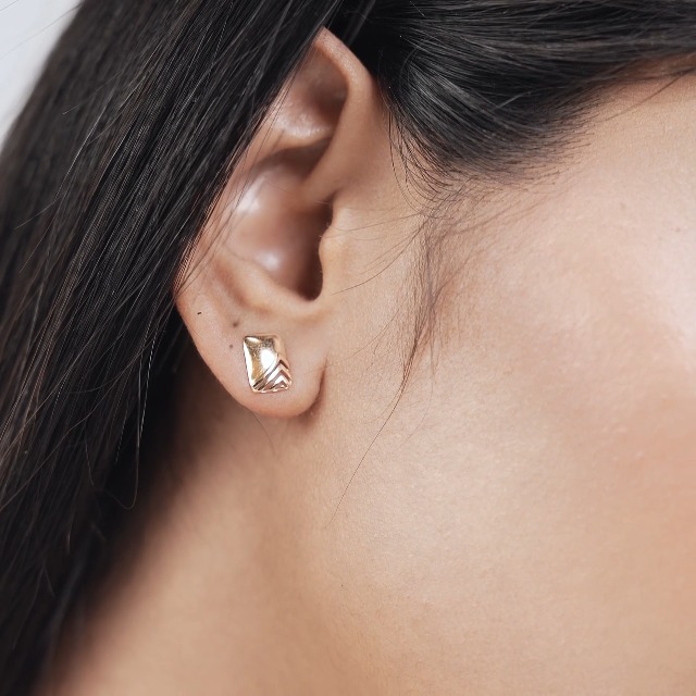 Buy Mia By Tanishq 14 Kt Yellow Gold Sleek Rush Stud Earrings For