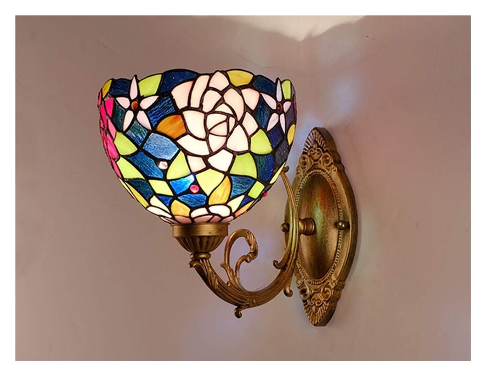 Lampe rétro de salon en vitrail pour éclairer une entrée accueillante